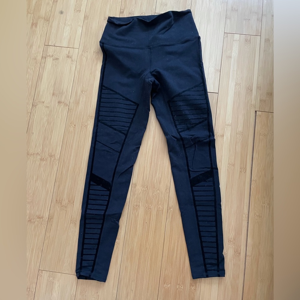 Alo Yoga leggings in very good condition